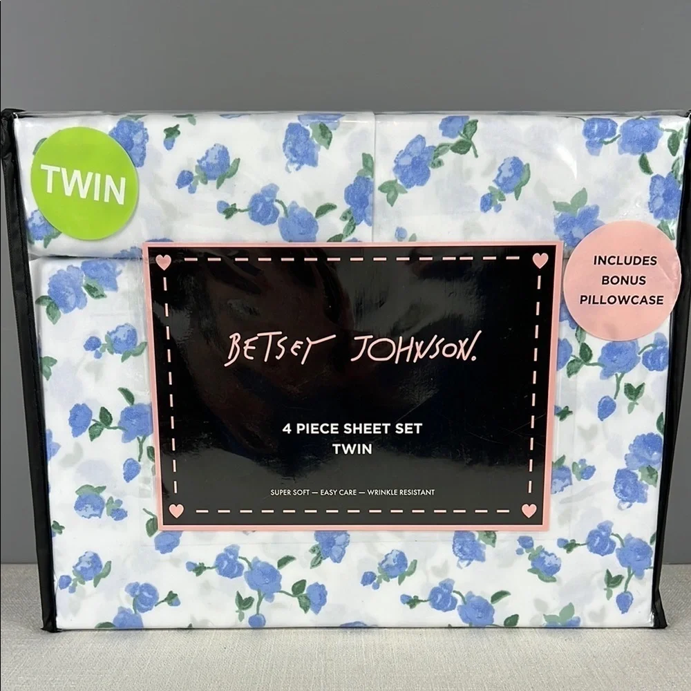 Betsey Johnson Floral Twin Sheet Set Blue White Super Soft 4 Piece Set NEW